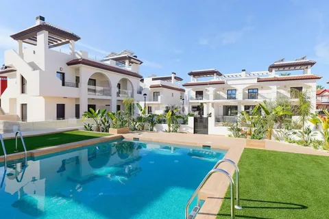 The Truth About Real Estate Agents in Spain! Commissions, Profits & Value photo by yeloestate